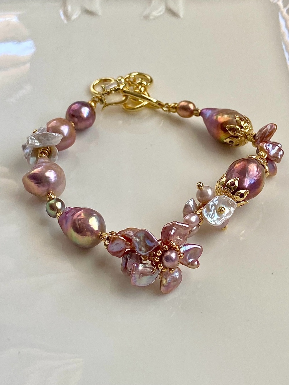 B180-Handmade High Quality Flower Pearl And Metallic Avocado Pearl Bracelet - Picture 15 of 16